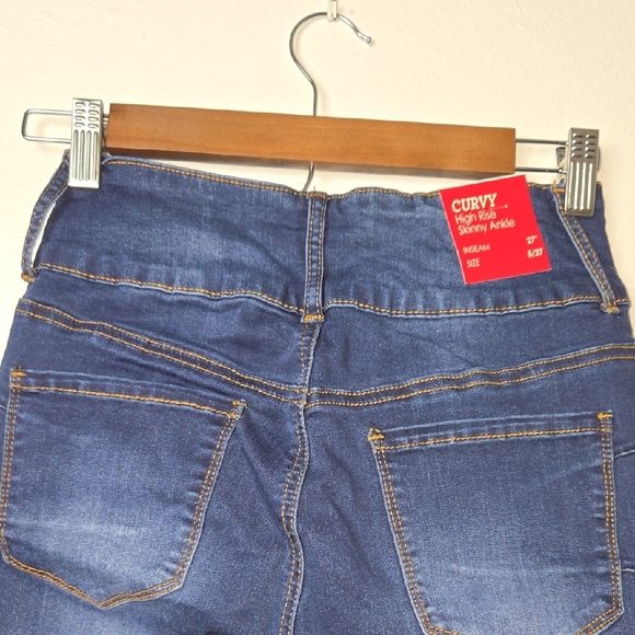 S.O.N.G Women's Dark Blue Jeans - Picture 7 of 9